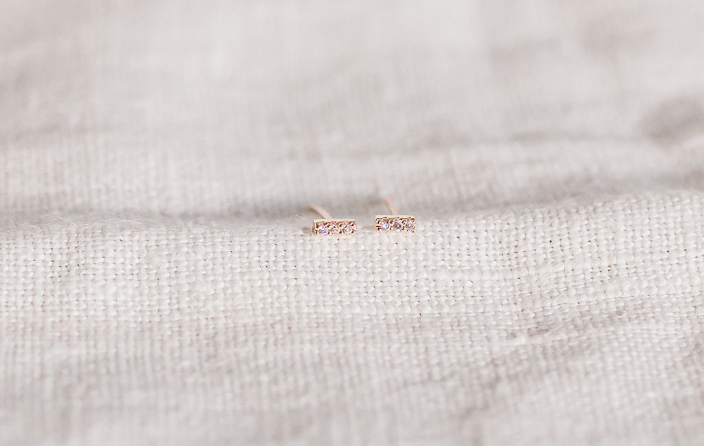 SASSY SHORT EAR BAR