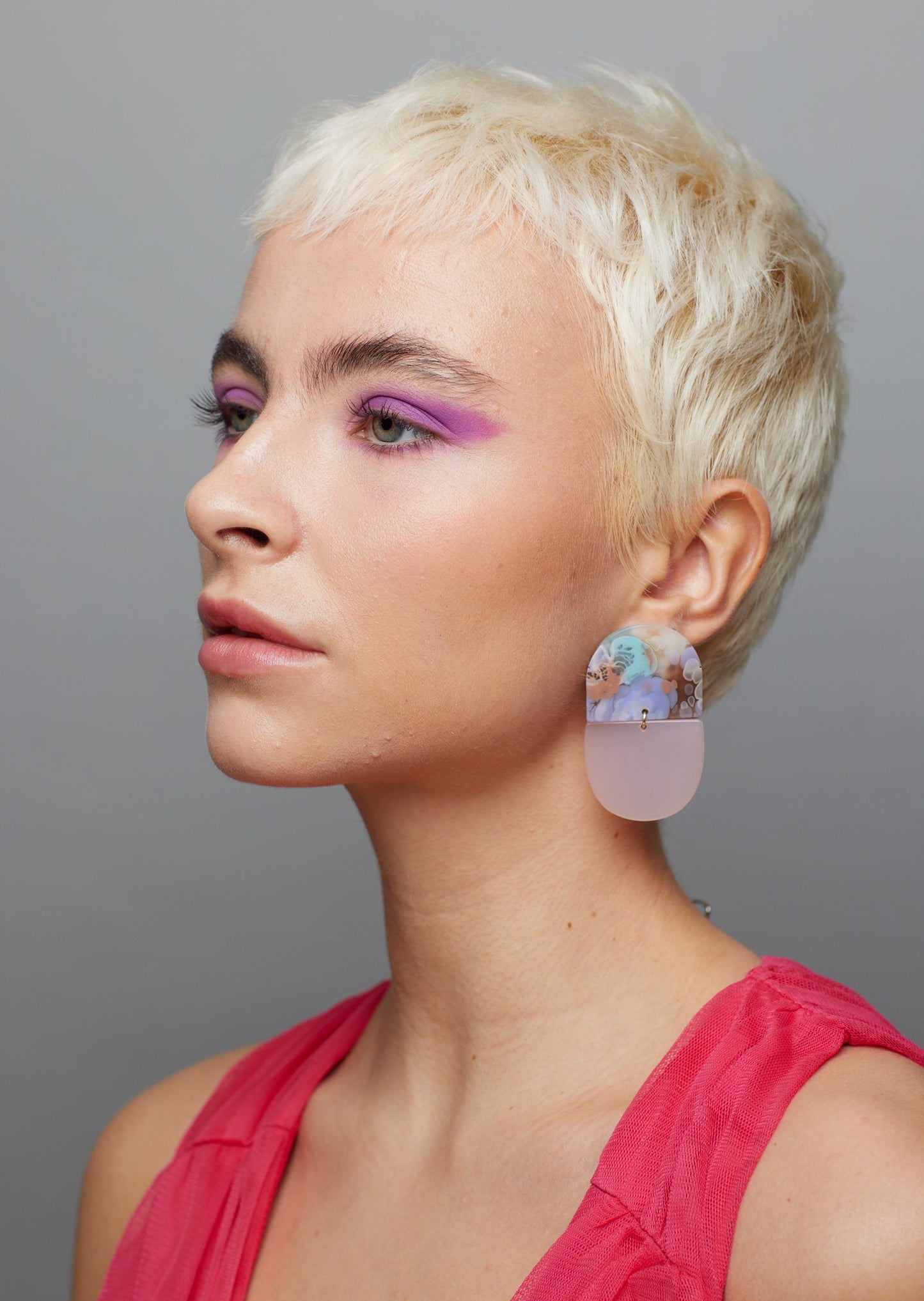 the_mhairi_pink_and_blue_marbel_earrings_earsass
