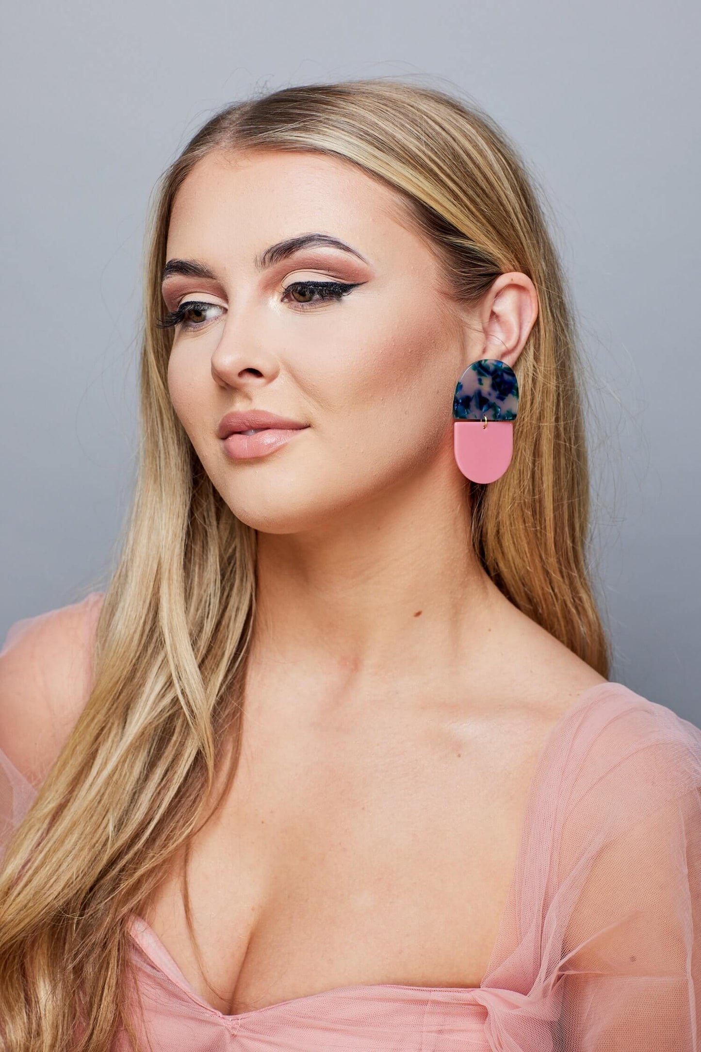the_holly_pink_and_blue_earrings_earsass