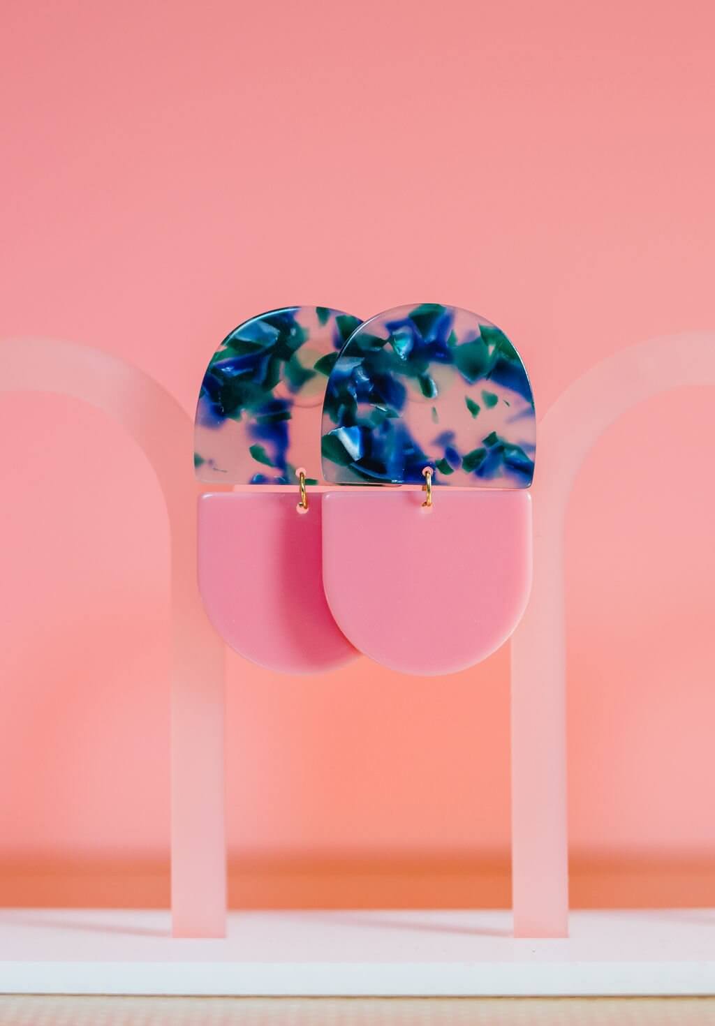 the_holly_pink_and_blue_earrings_earsass