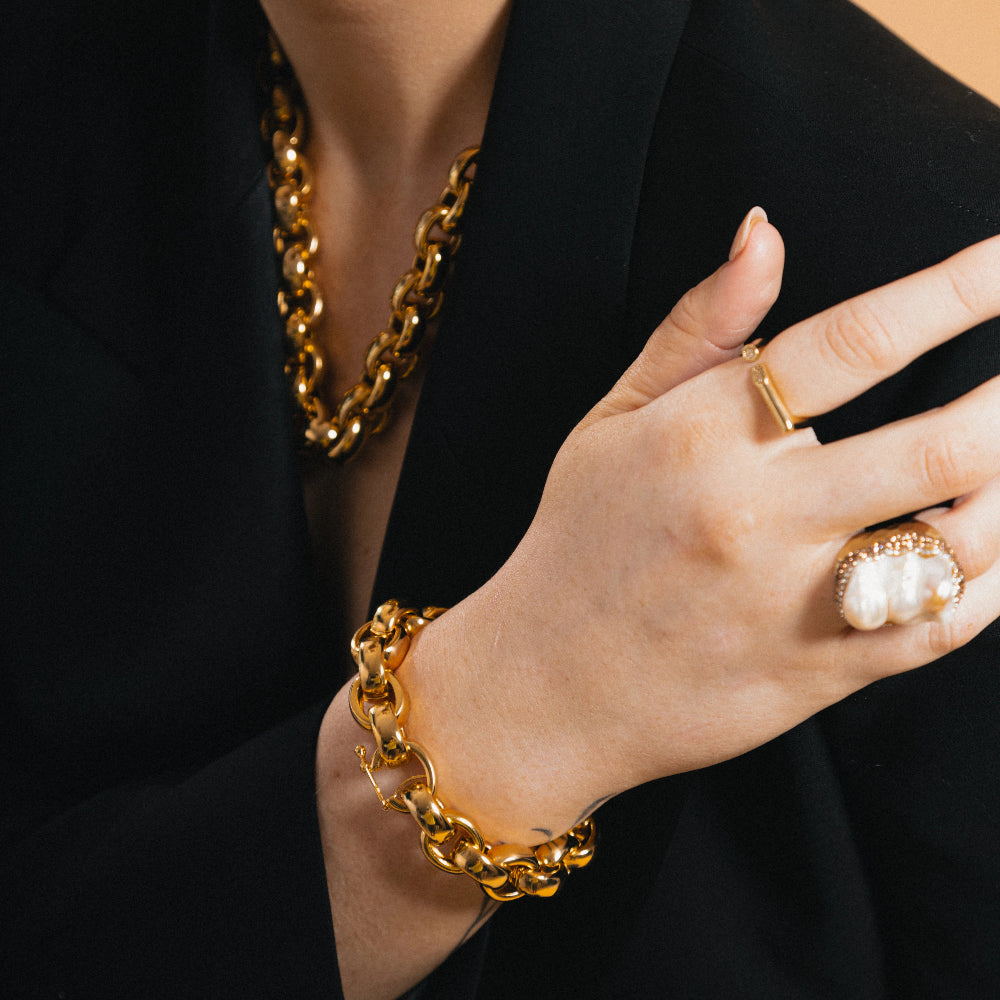 Chunky gold bracelet