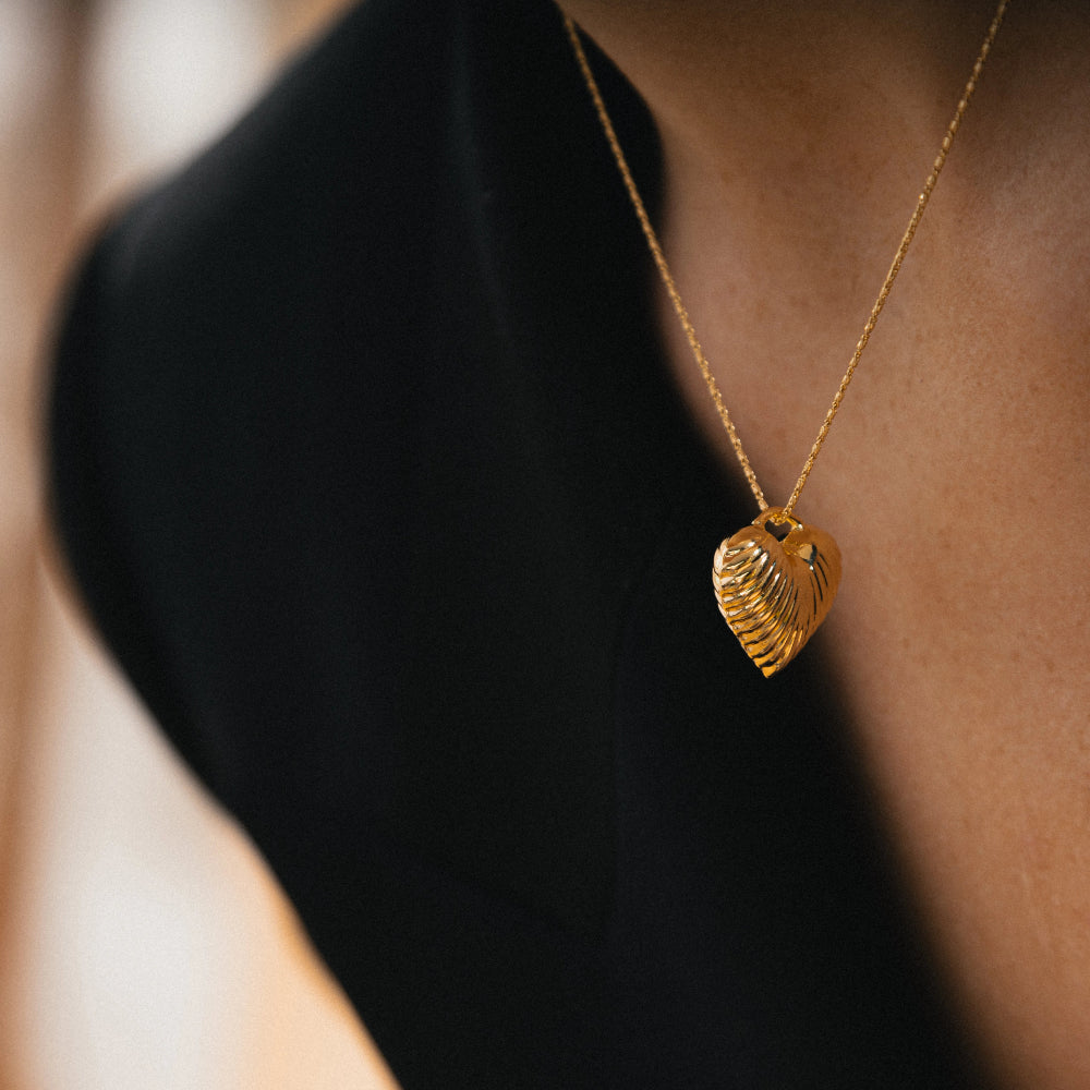 Chunky heart gold pendant necklace