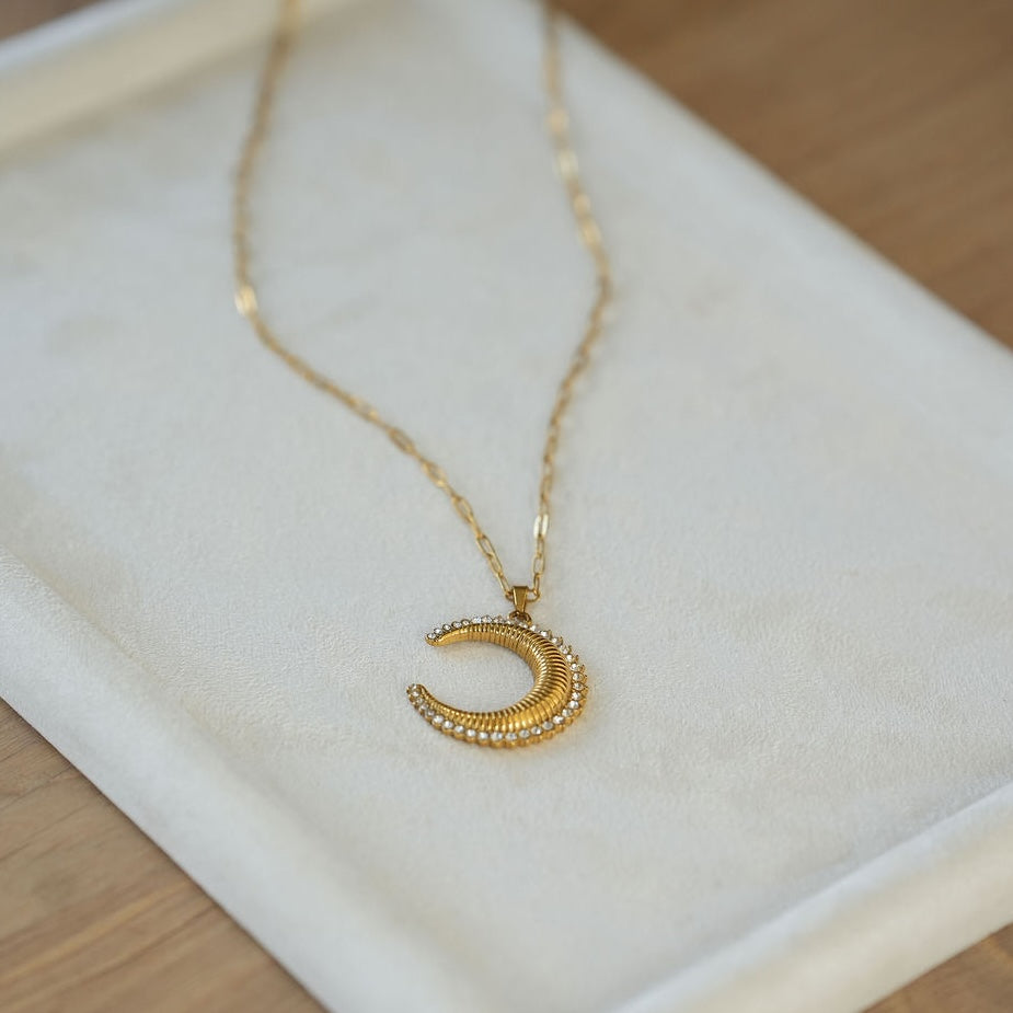 Gold Link Chain Crescent Moon Necklace - THE MOONBEAM