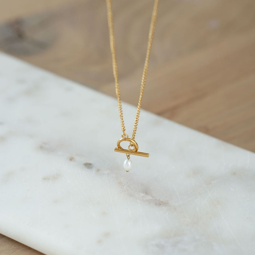 Gold T-bar necklace with pearl