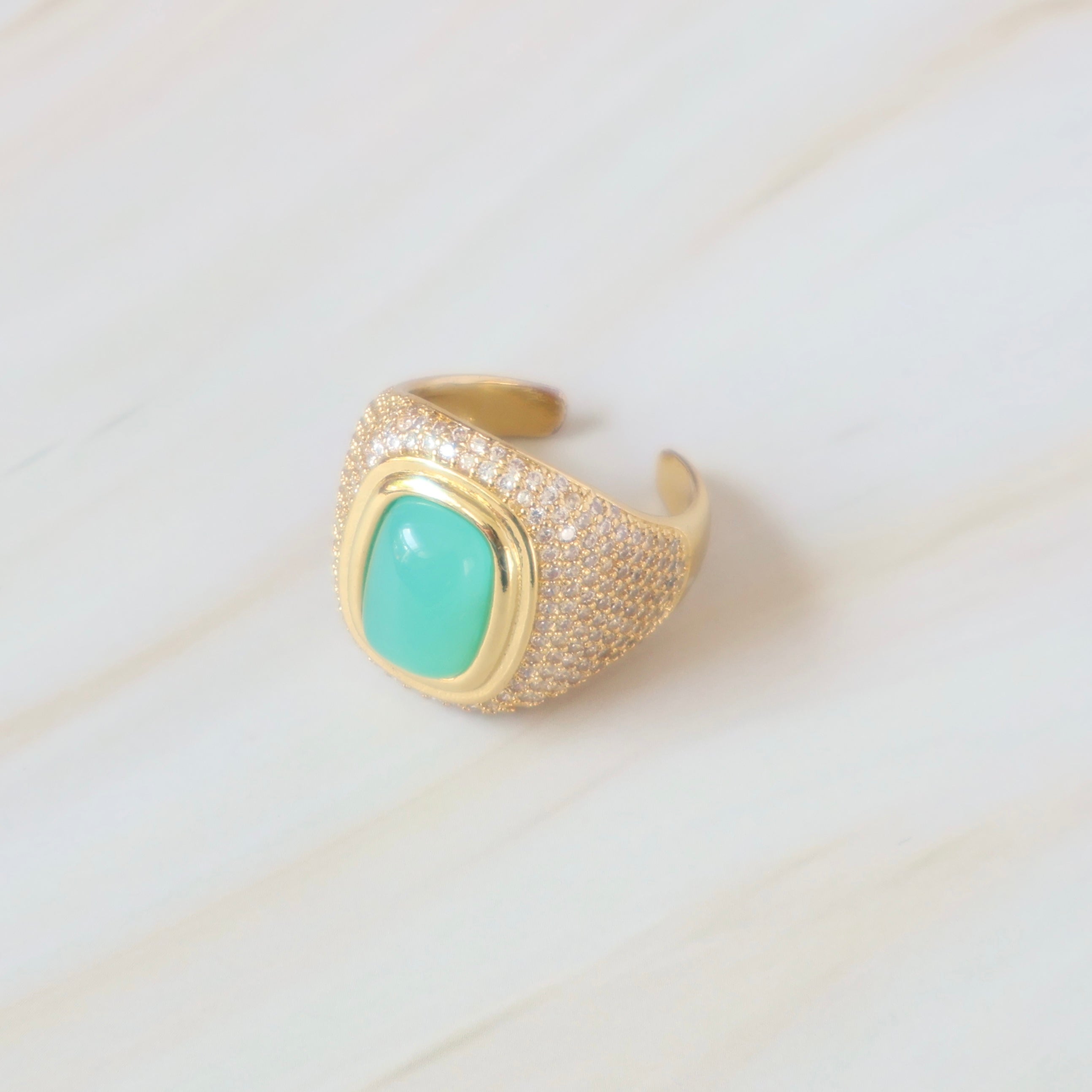 GREEN GEMSTONE RING 