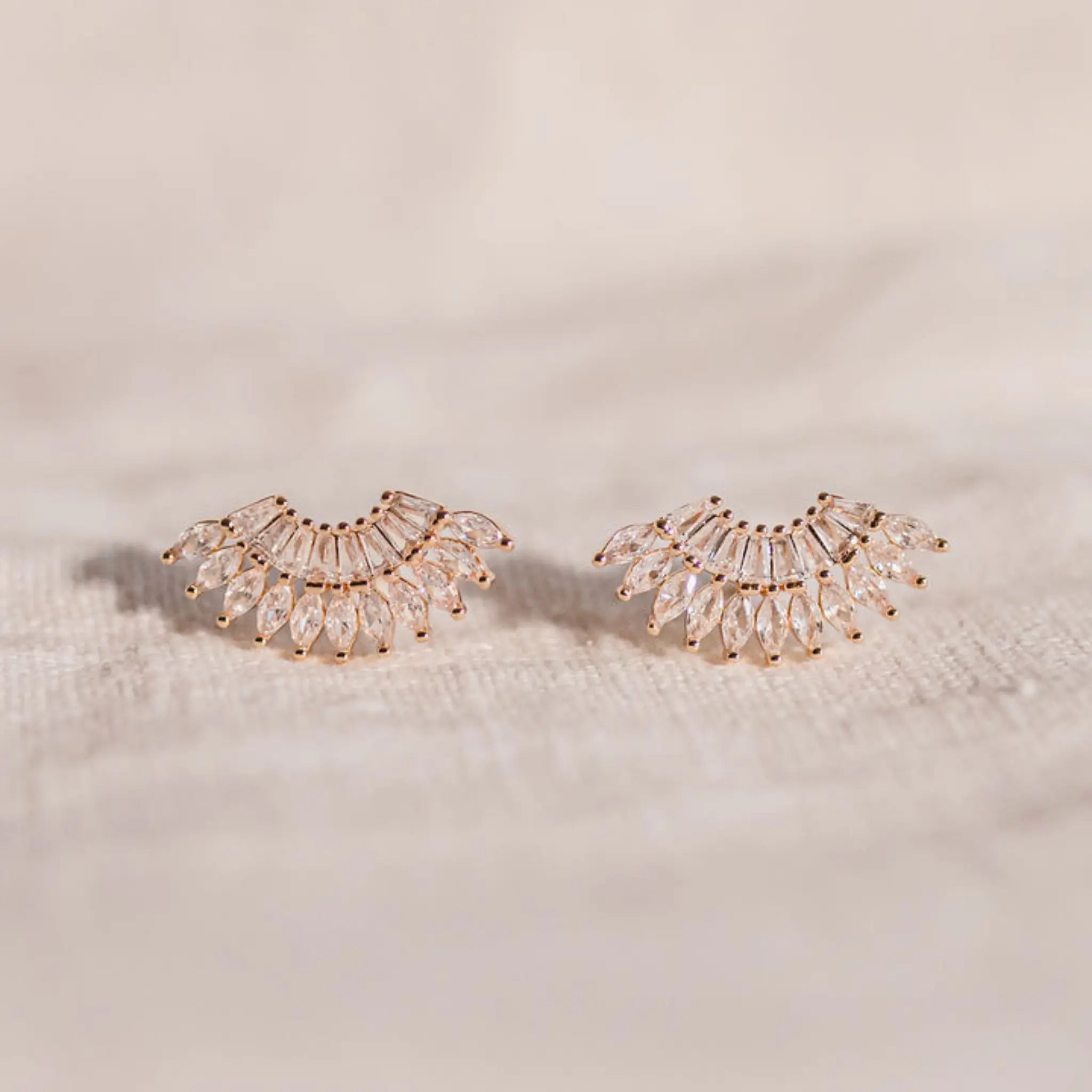 Curved crystal earring stud