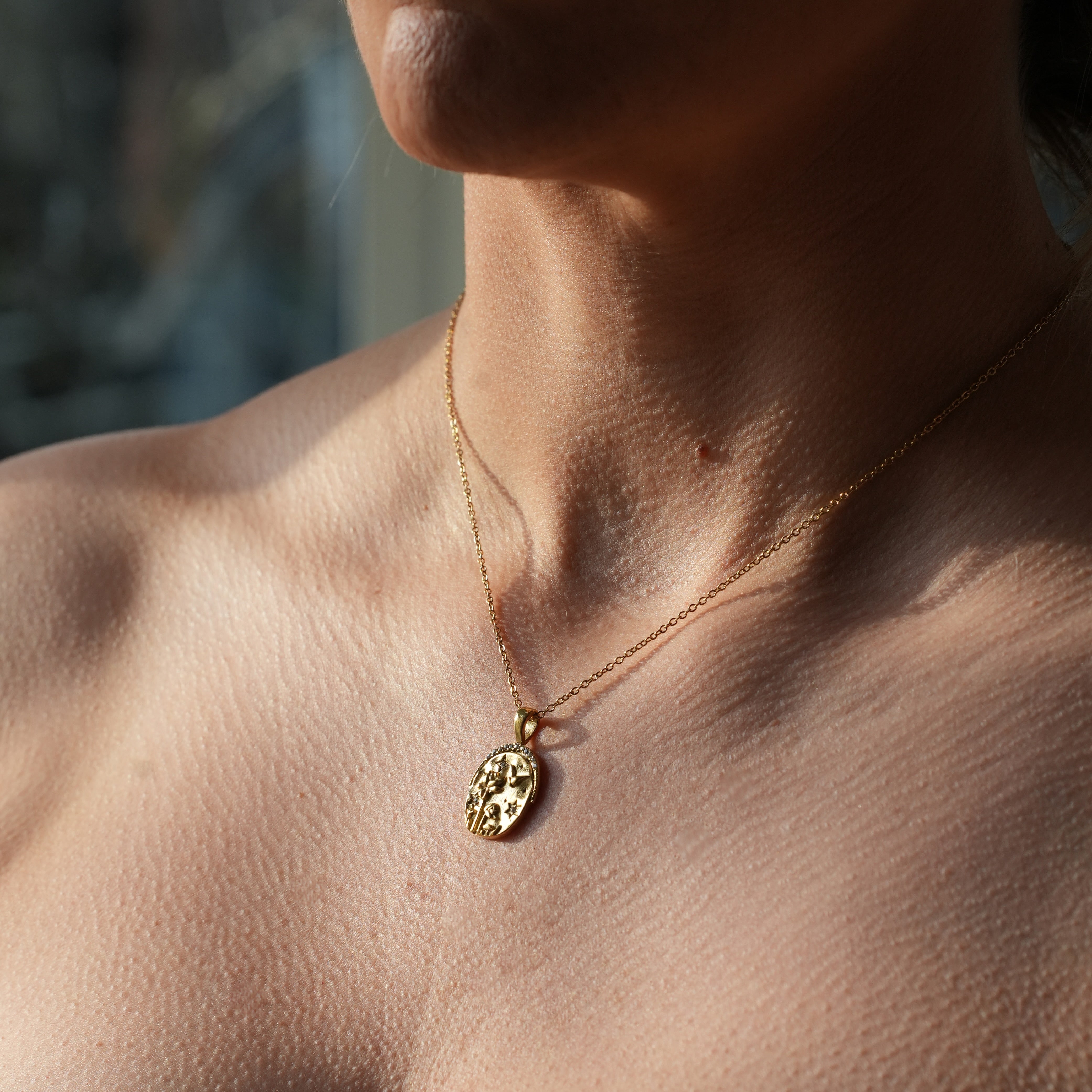 gold floral pendant necklace 