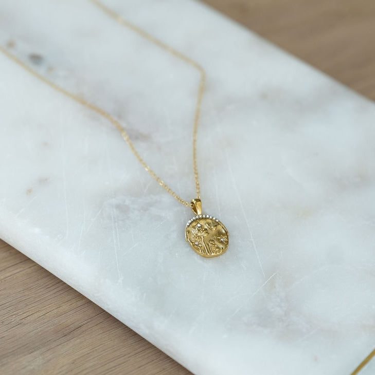 Gold floral pendant necklace 