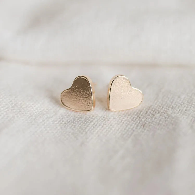 gold heart shaped stud earrings 