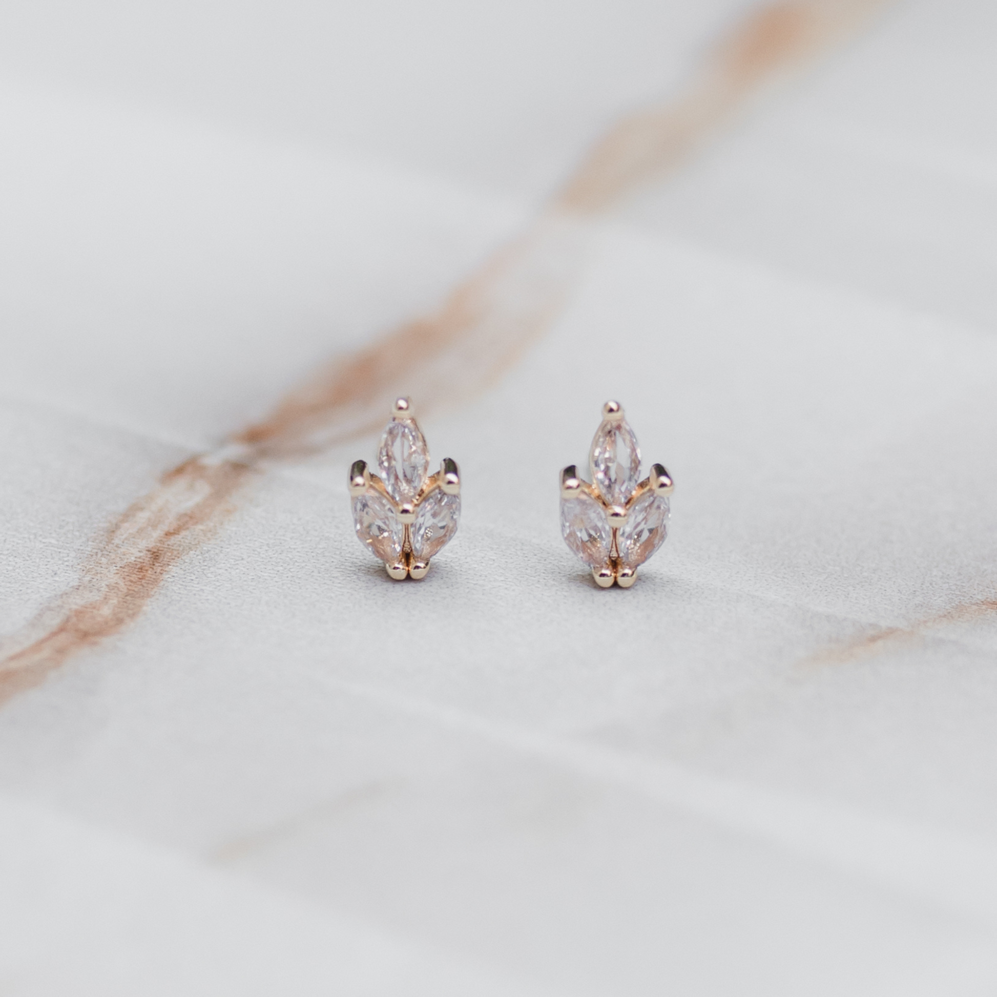 leaf shaped stud with cz